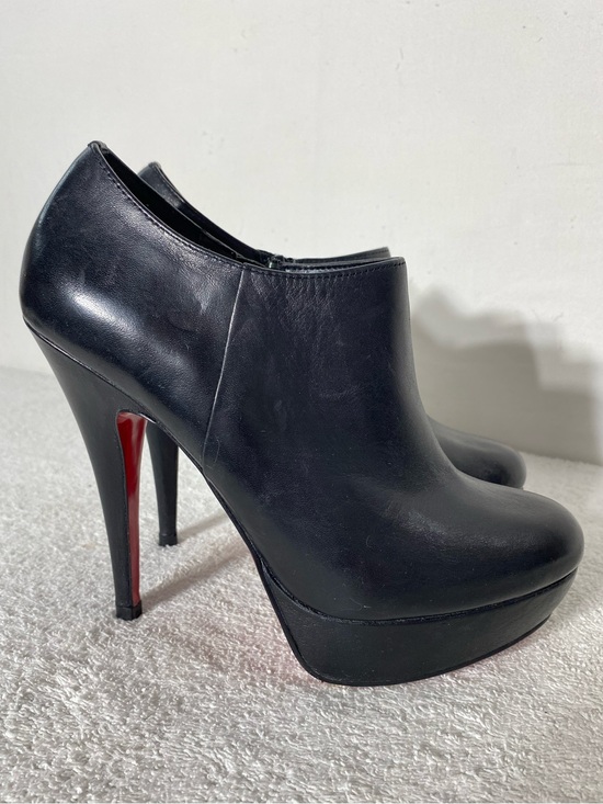 le chateau Shoes - Le Chateau Black Leather Platform Heel Ankle Booties W Red Soles 7